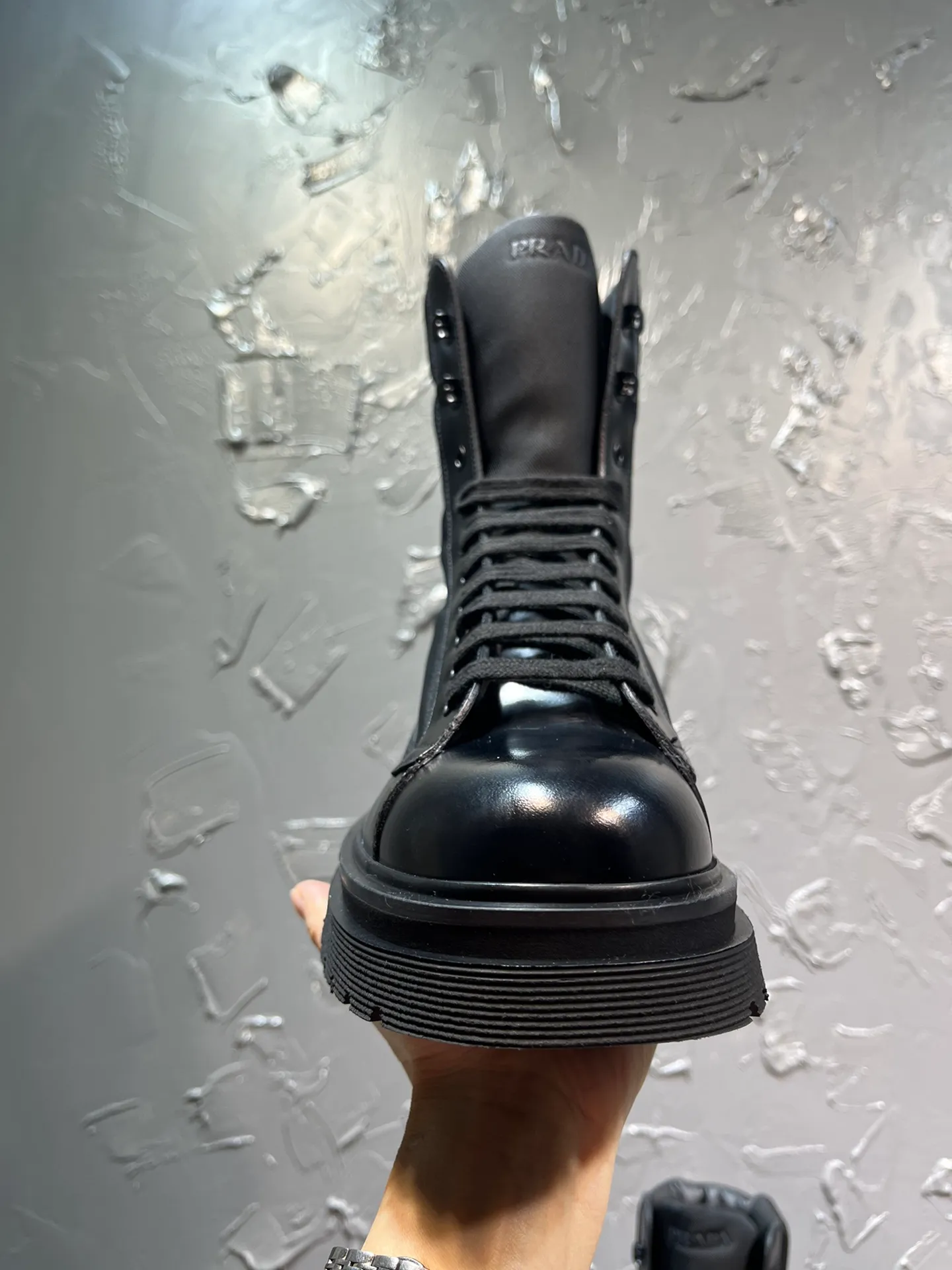 Men's shoes 💰940💰 🔥🔥🔥Upgraded version 2025 new prada Prada triangular enamel logo boots, round-toe elastic Martin boots, original one-to-one development, outsole one-to-one private molding, the fabric is made of imported open edge beads, lining cowhide, foot-pad cowhide, sole height 5cm, original rubber foam outsole, full package, code number 39-46